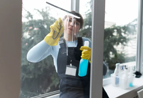 Nettoyage de vitres intérieures et extérieures à Courgent